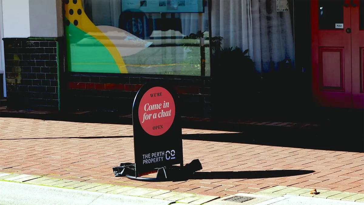 Come in for a chat sign on the footpath